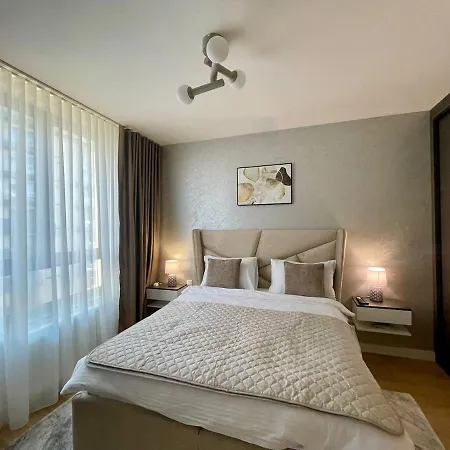 Crown Modern Two Bedroom At Bw