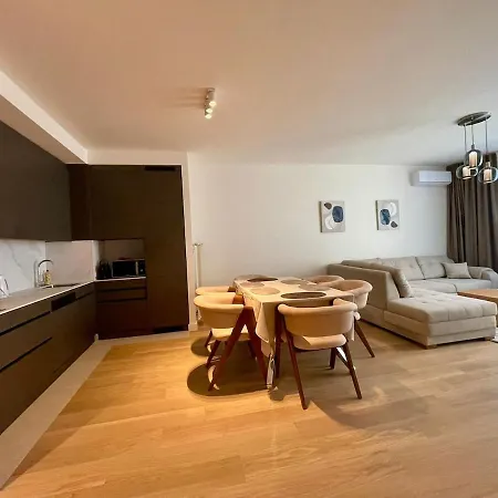 Crown Modern Two Bedroom At Bw Apartman *