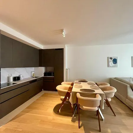 Crown Modern Two Bedroom At Bw *