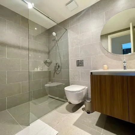 Crown Modern Two Bedroom At Bw *