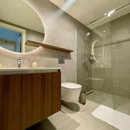 Crown Modern Two Bedroom At Bw Apartament *