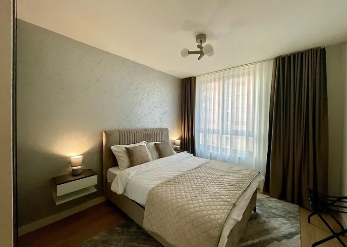 Crown Modern Two Bedroom At Bw