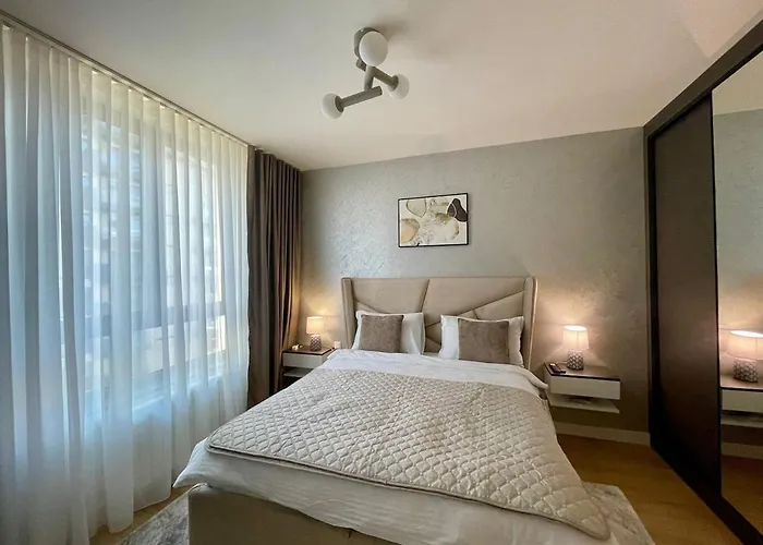 Crown Modern Two Bedroom At Bw