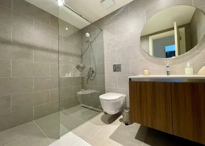 Crown Modern Two Bedroom At Bw *