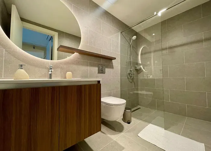 Crown Modern Two Bedroom At Bw Apartament *